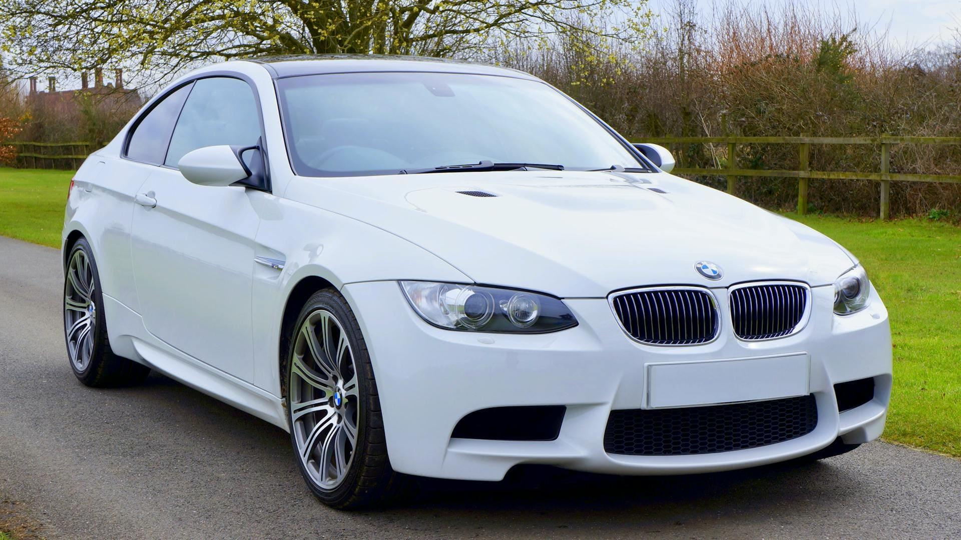 The Benefits of Renting a Luxury Car for Special Occasions